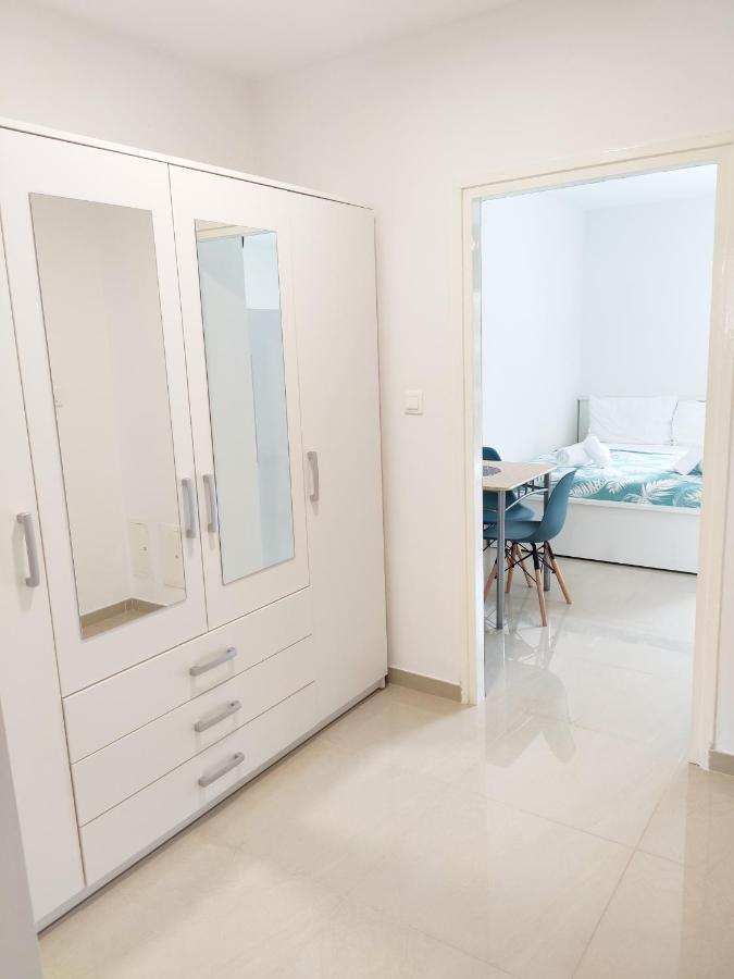 White Studio Apartman Pula Luaran gambar